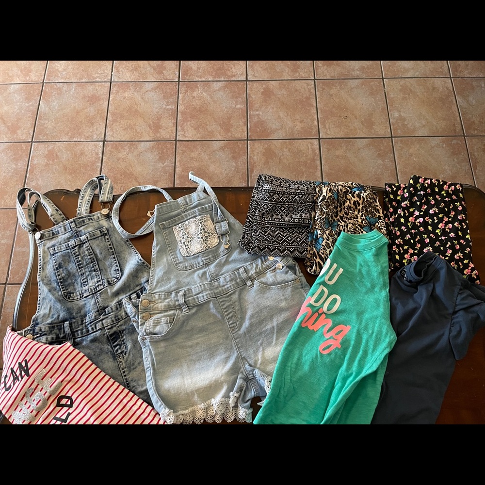 Girls clothing lot.